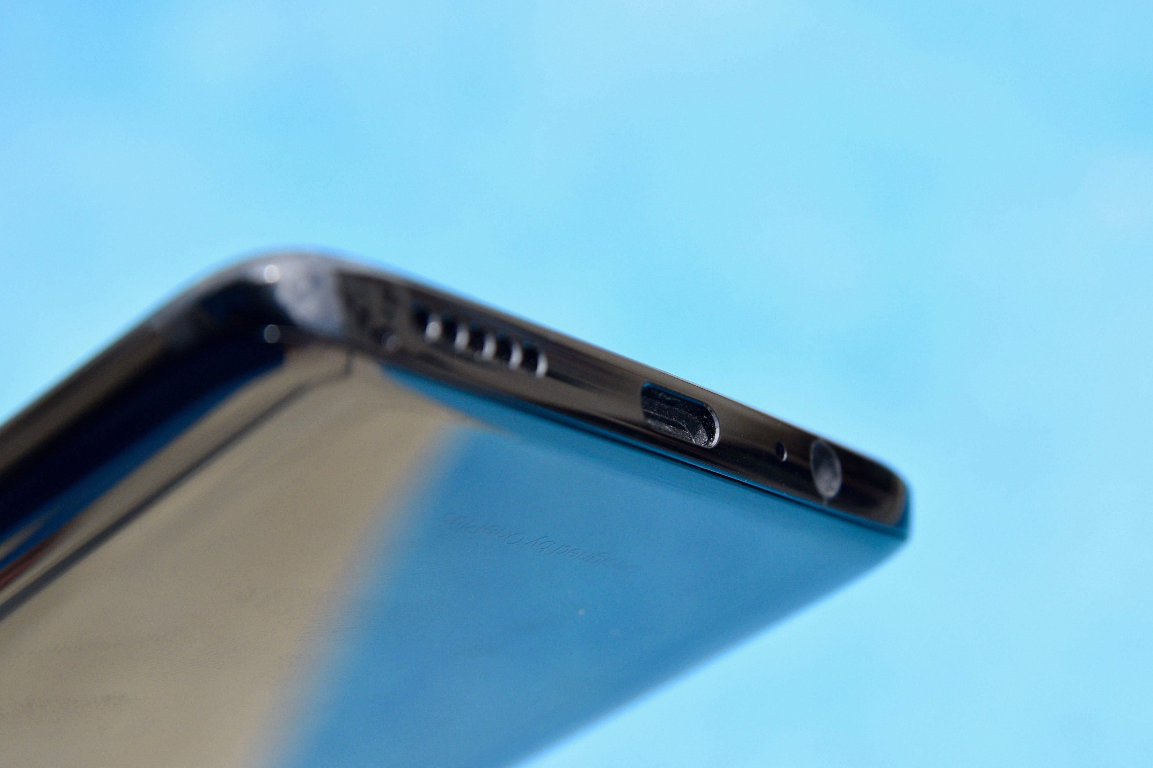 OnePlus 6 USB Type-C Port, 3.5mm Headphone Jack, Loudspeaker