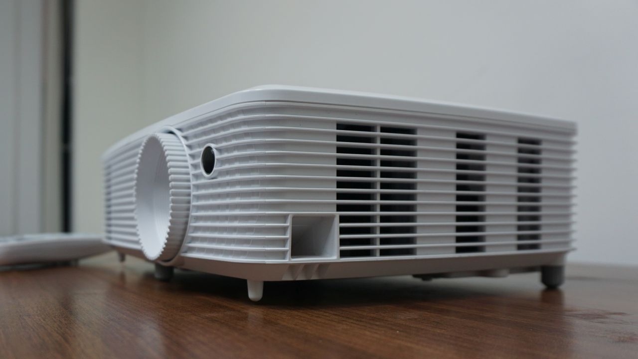 Optoma HD27 projector