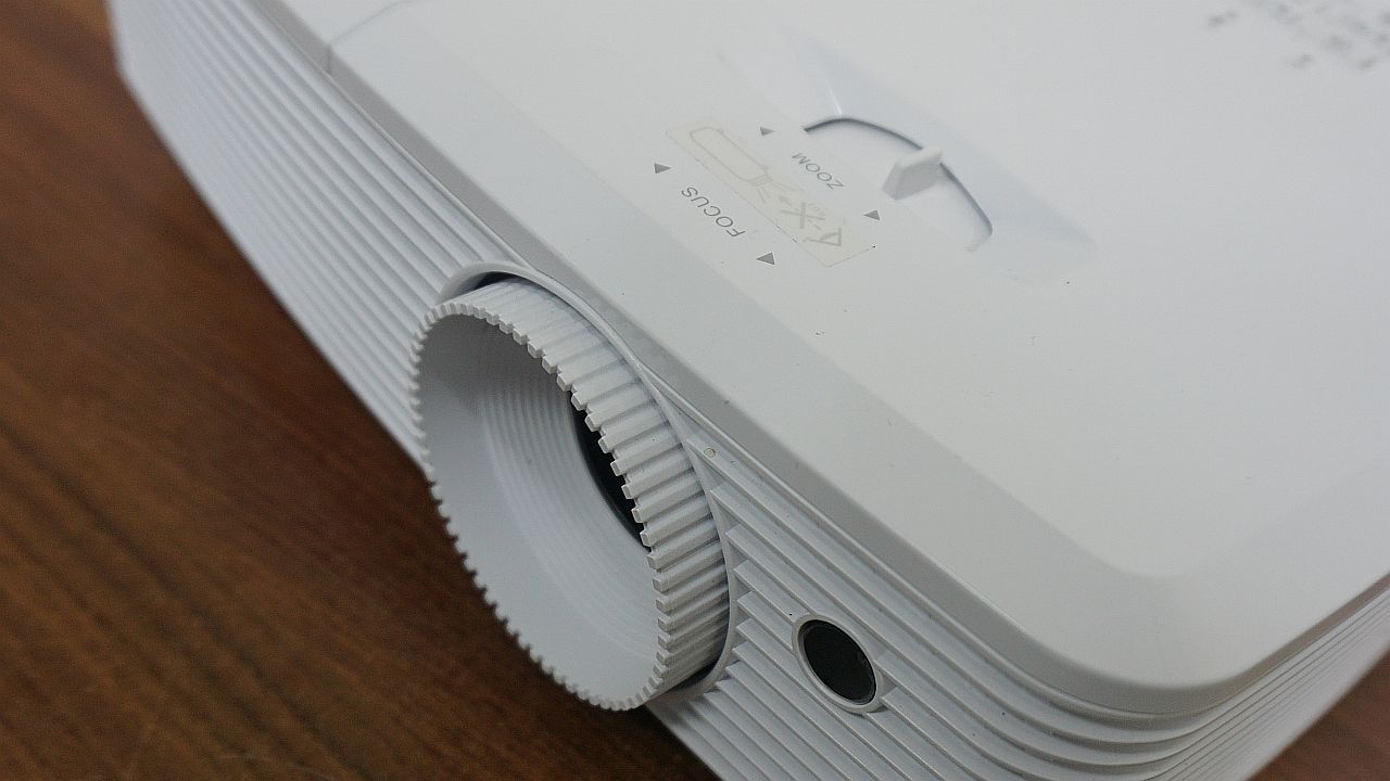 Optoma HD27 projector