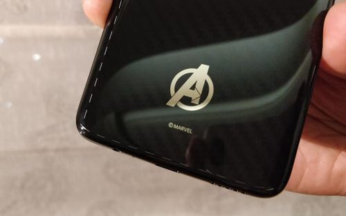 https://assets.mspimages.in/gear/wp-content/uploads/2018/05/OnePlus-6-Avengers-Edition.jpg