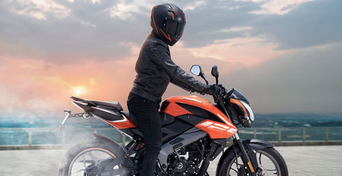 https://assets.mspimages.in/gear/wp-content/uploads/2023/01/Best-bikes-under-1-lakh.png