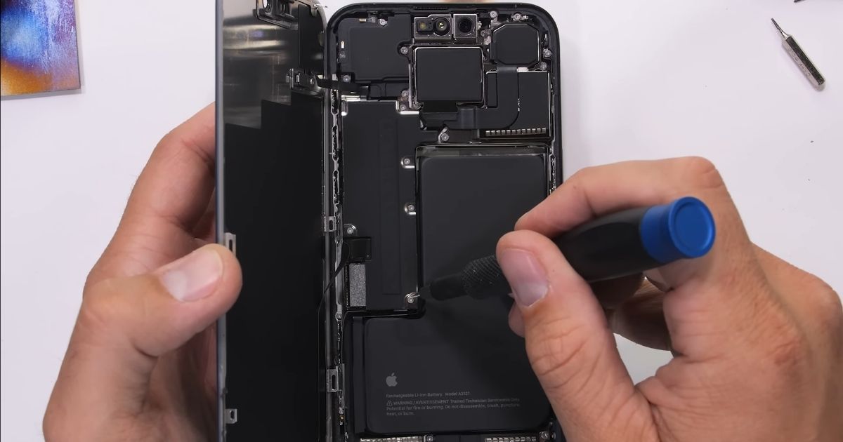 iPhone 15 Pro Packs a Bigger Battery Than iPhone 14 Pro, Reveals Teardown