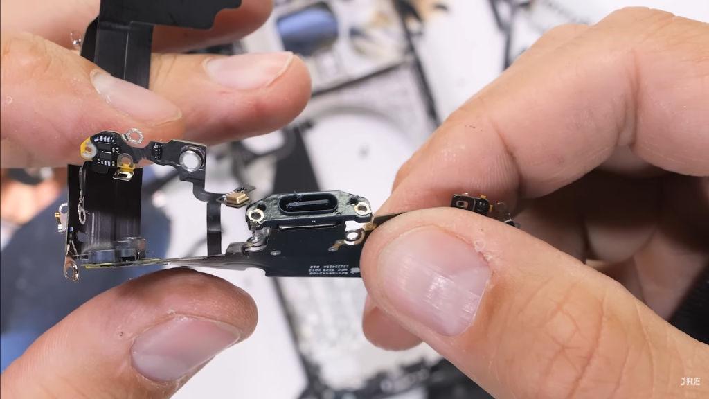 First iPhone 15 Pro Teardown Shows Large Graphite Film To Help Transfer  Heat, 'Easy To Replace' Battery And Parts That Will Make Repairs Simpler