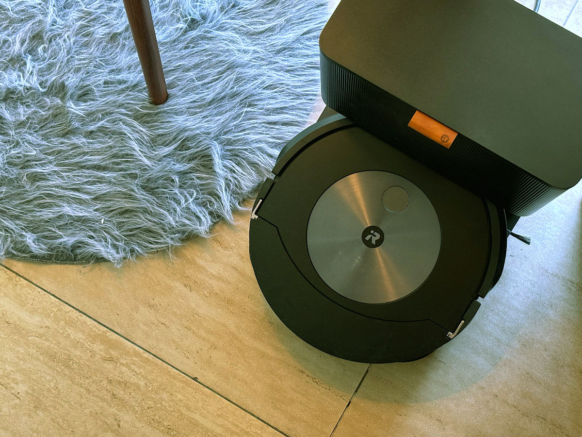 iRobot Roomba j7+ Review, Robot vacuum cleaner