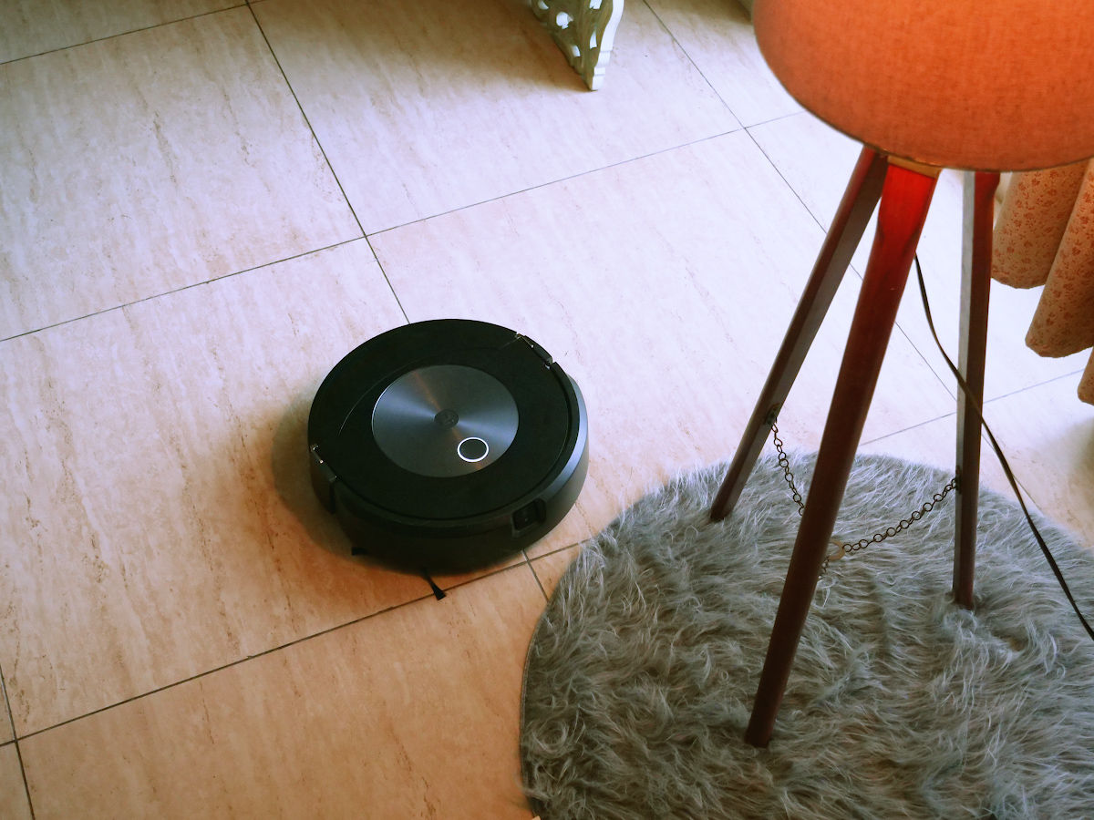 iRobot Roomba j7+ Review, Robot vacuum cleaner