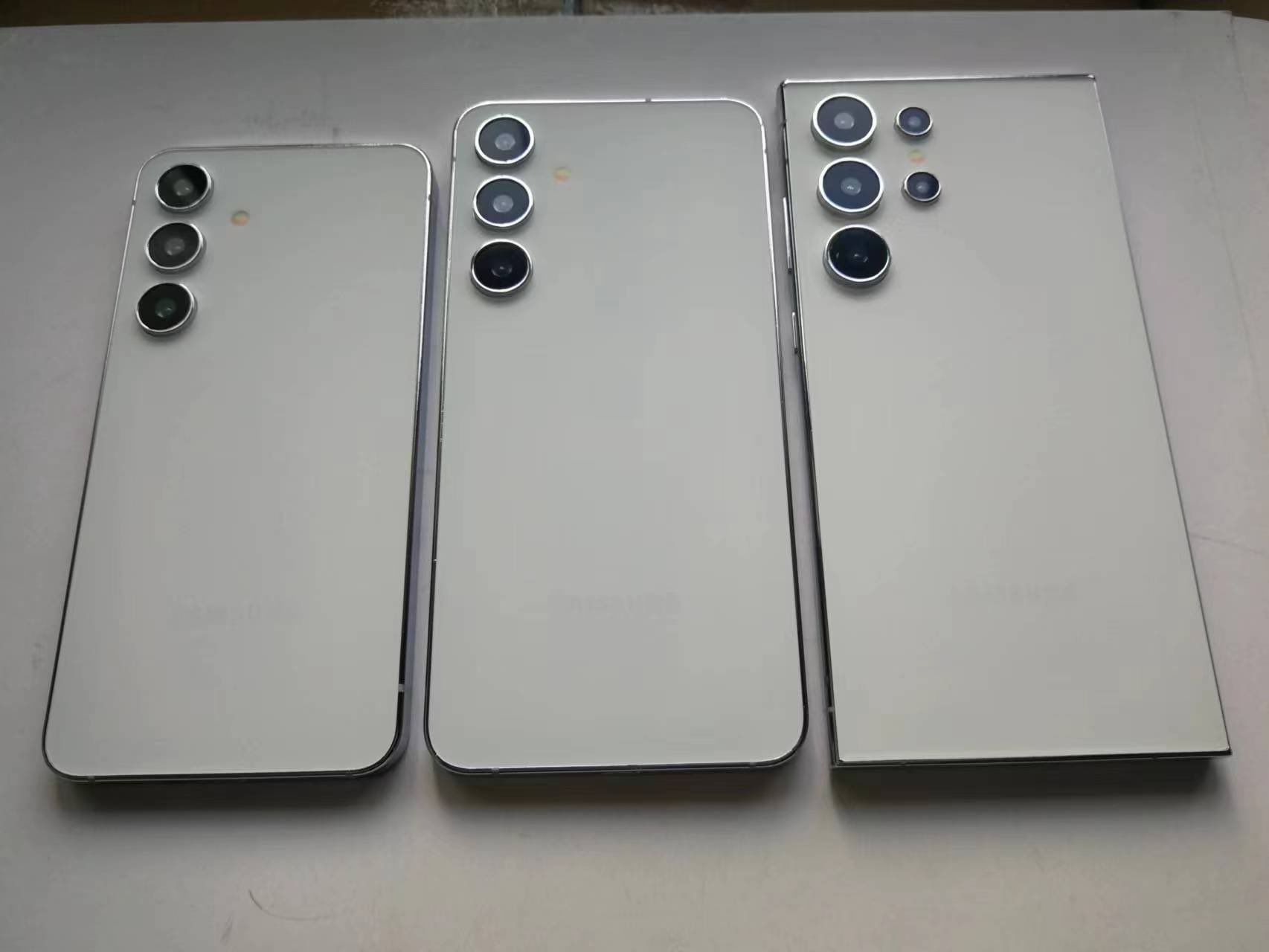 Alleged Samsung Galaxy S24 Series Dummy Units Reveal a Familiar Design - MySmartPrice