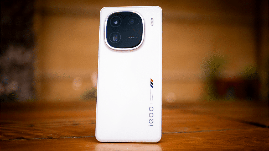 The iQOO 12 5G price in India is expected to start at Rs 52,999.