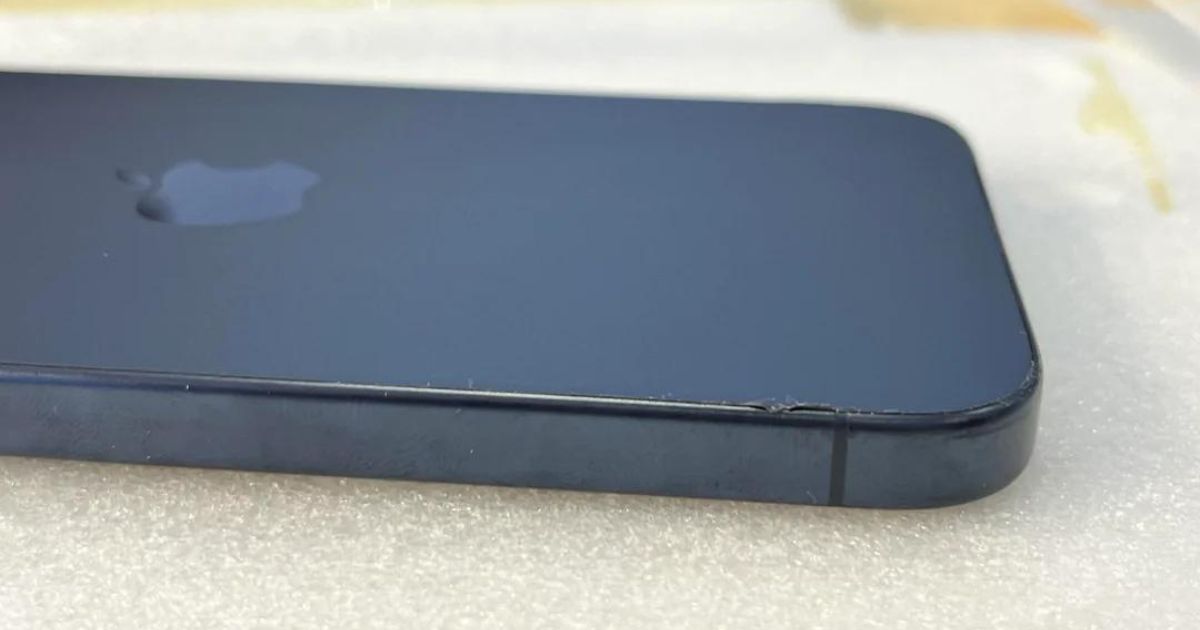 iPhone 15 Pro users report that their phones are overheating