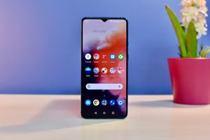 OnePlus 7T Front Design AMOLED Screen Notch