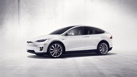 Tesla_Model_X-01