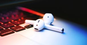 AirPods 2