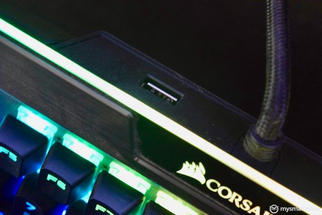 Corsair K95 RGB Platinum Gaming Mechanical Keyboard USB 2.0 Port