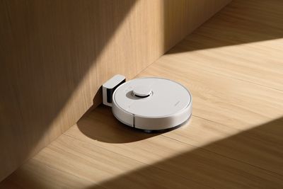 The Dreame F10 Robot Vacuum Is Betting on Its Powerful Suction and a Low Price Tag