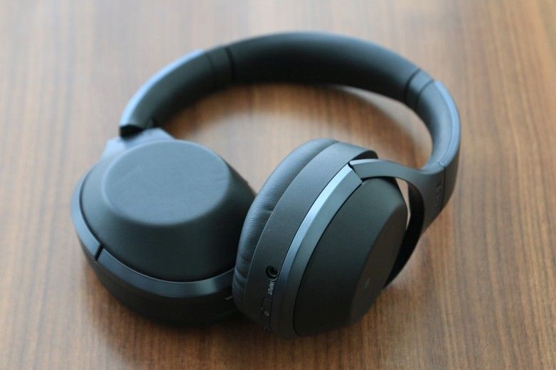 Sony MDR-1000X Design