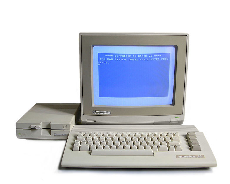 A Commodore 64C By Bill Bertram (Own work) [CC BY-SA 2.5 (http://creativecommons.org/licenses/by-sa/2.5)], via Wikimedia Commons