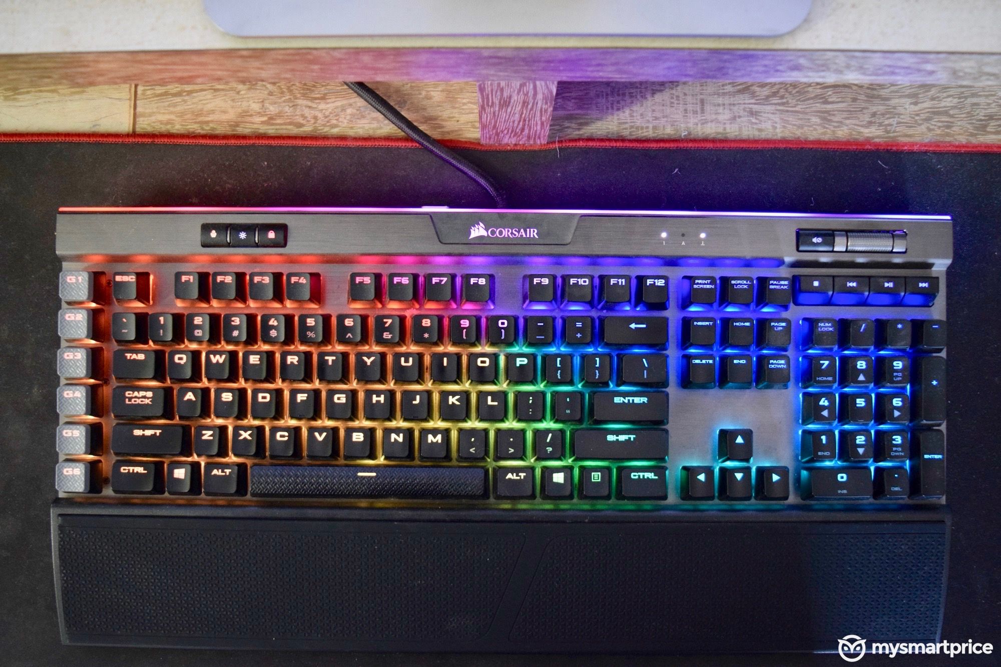 skitse halt En effektiv Corsair K95 RGB Platinum Mechanical Gaming Keyboard Review: Among The Best  - MySmartPrice