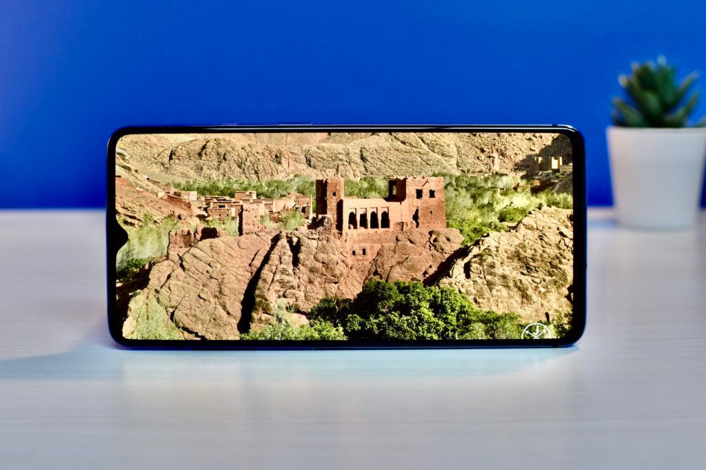 OnePlus 7T AMOLED Screen HDR10 Video