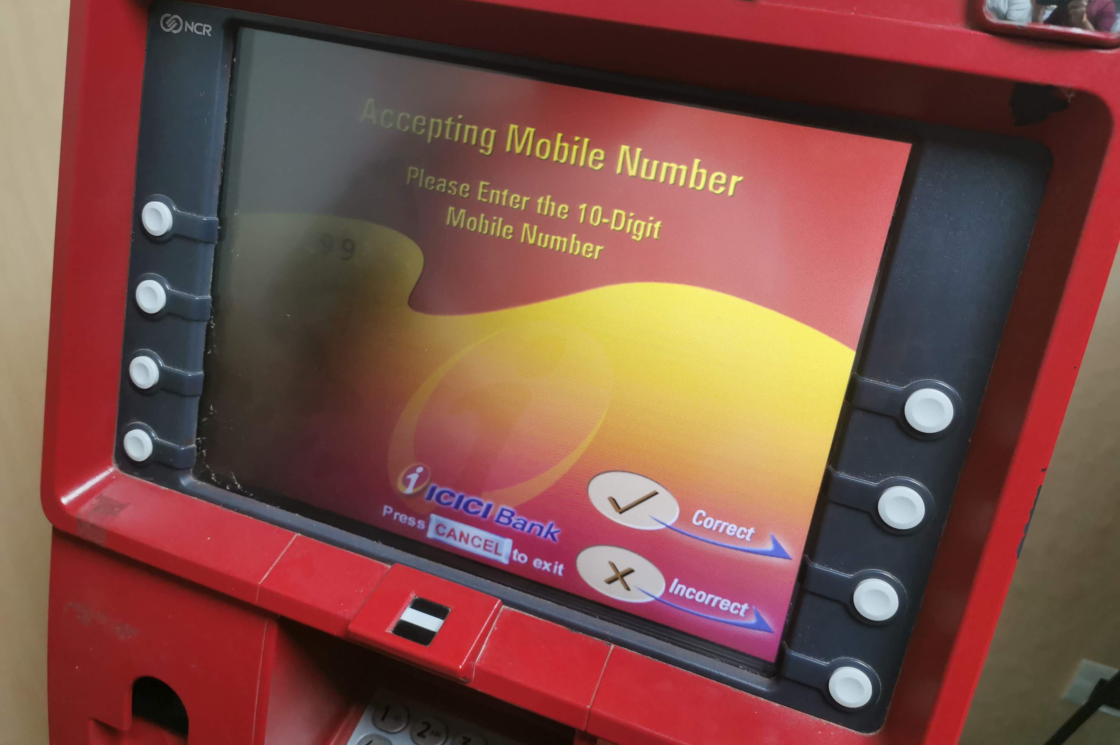 Cashless stores accept money, dispense cards with “reverse ATMs