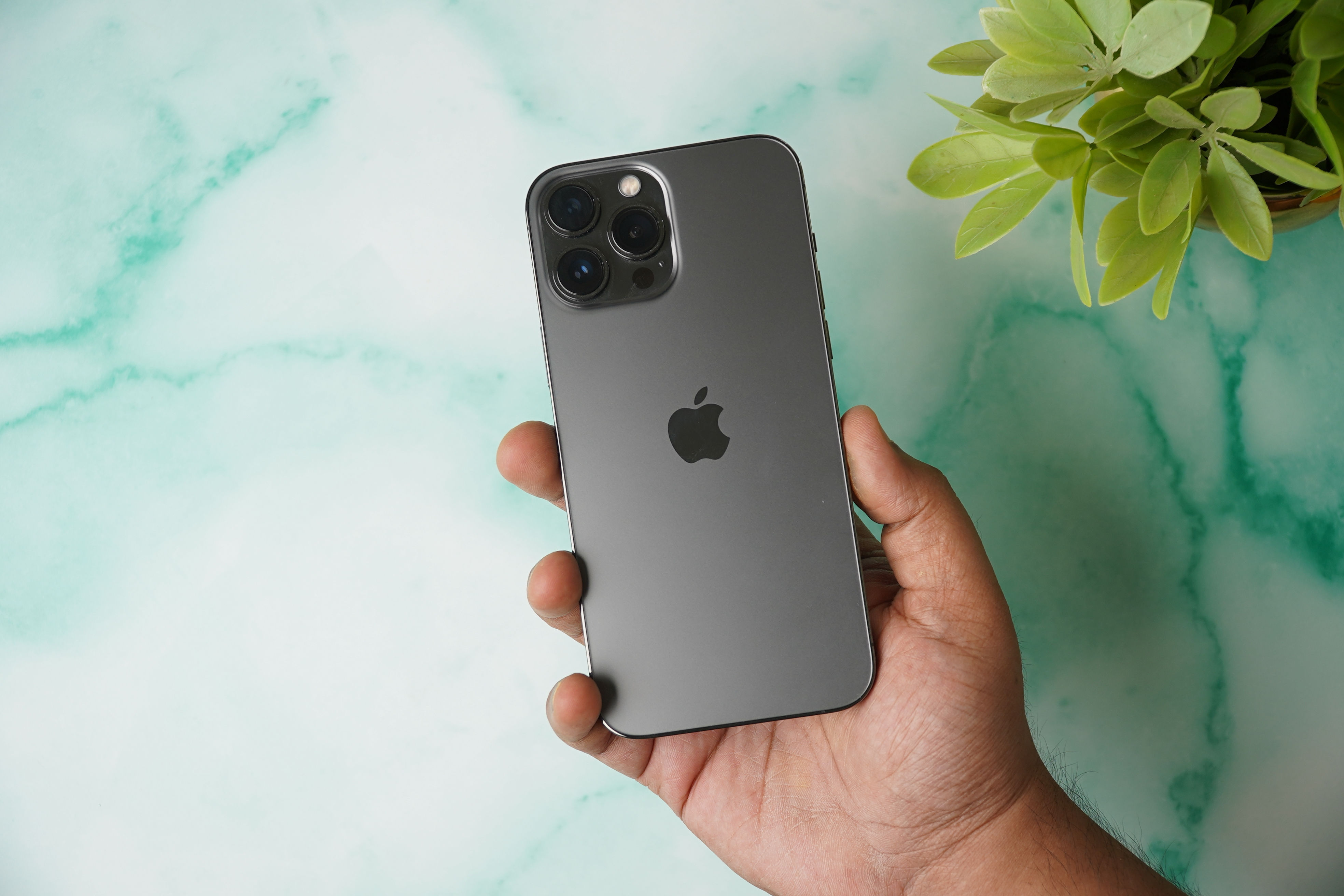 iPhone 13 Pro Max Review In-Depth - Living Up to the 'Pro' Moniker