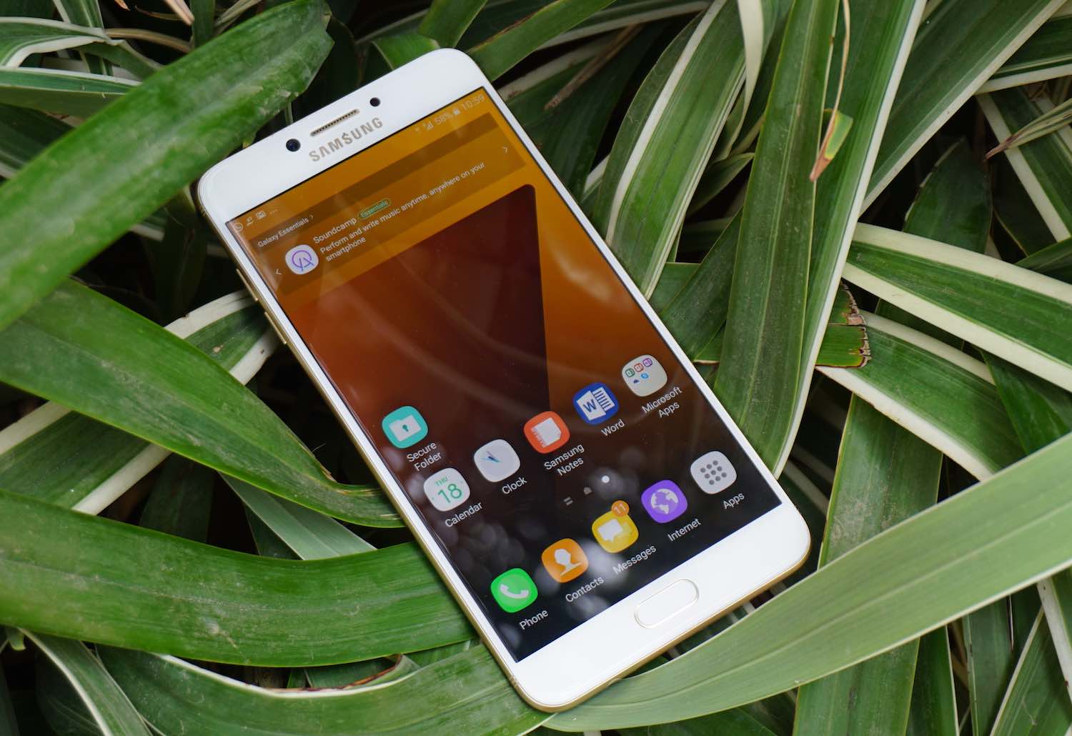 Samsung Galaxy C7 Pro design