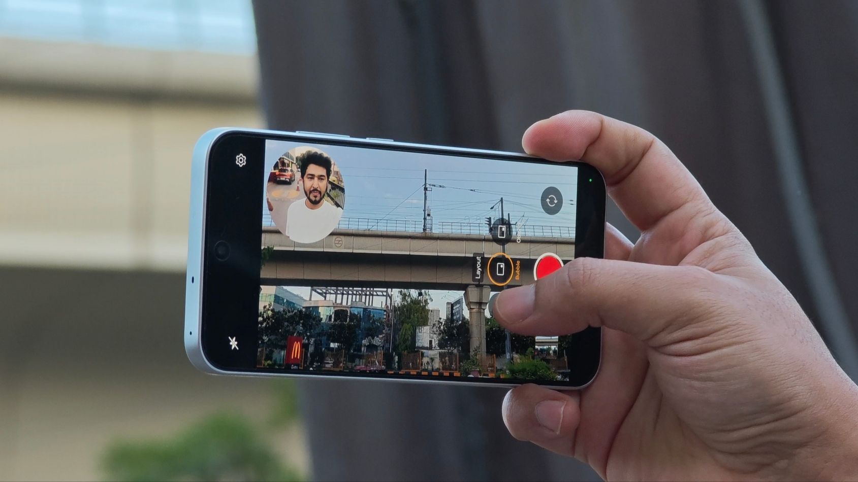 OPPO F33 Pro's dual view 